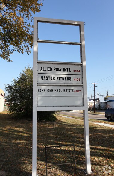 More Photos Of 10969 Shady Trl, Dallas Flex For Lease