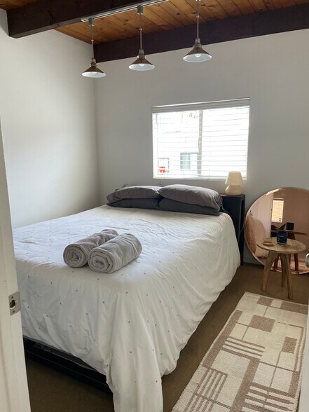 More Photos Of 1418 Abbot Kinney Blvd, Venice Office Residential For Lease