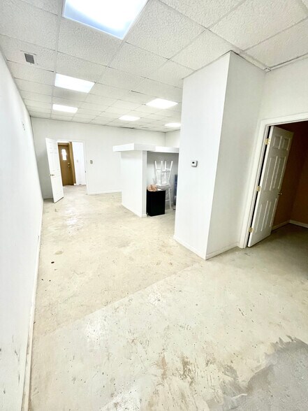 More Photos Of 3815 Bunker Hill Rd, Brentwood Warehouse For Sale