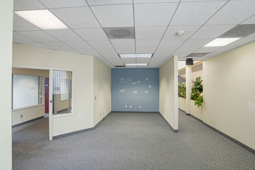 More Photos Of 2965 Ryan Dr SE, Salem Office For Sale
