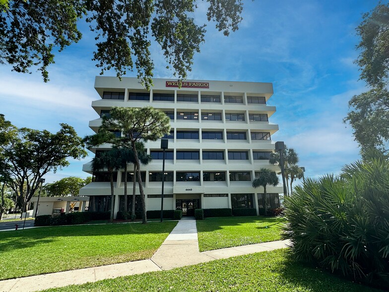 More Photos Of 4440 PGA Blvd, Palm Beach Gardens Coworking Space