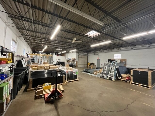 More Photos Of 1116 Morse Ave, Schaumburg Warehouse For Lease