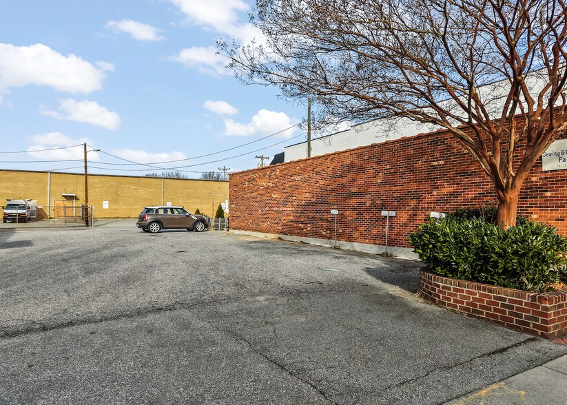 More Photos Of 217-219 N Main St, Kernersville Storefront For Lease