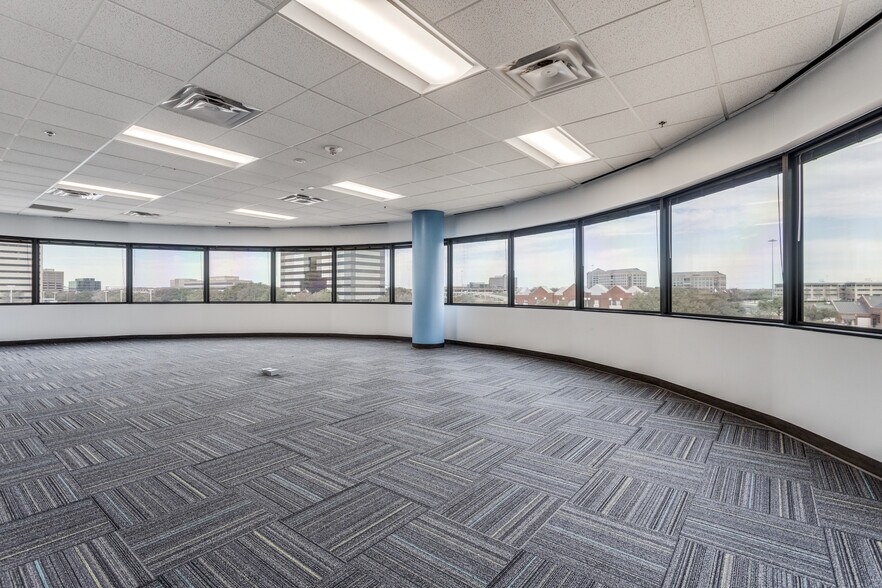 More Photos Of 5601 Executive Dr, Irving Office For Sale