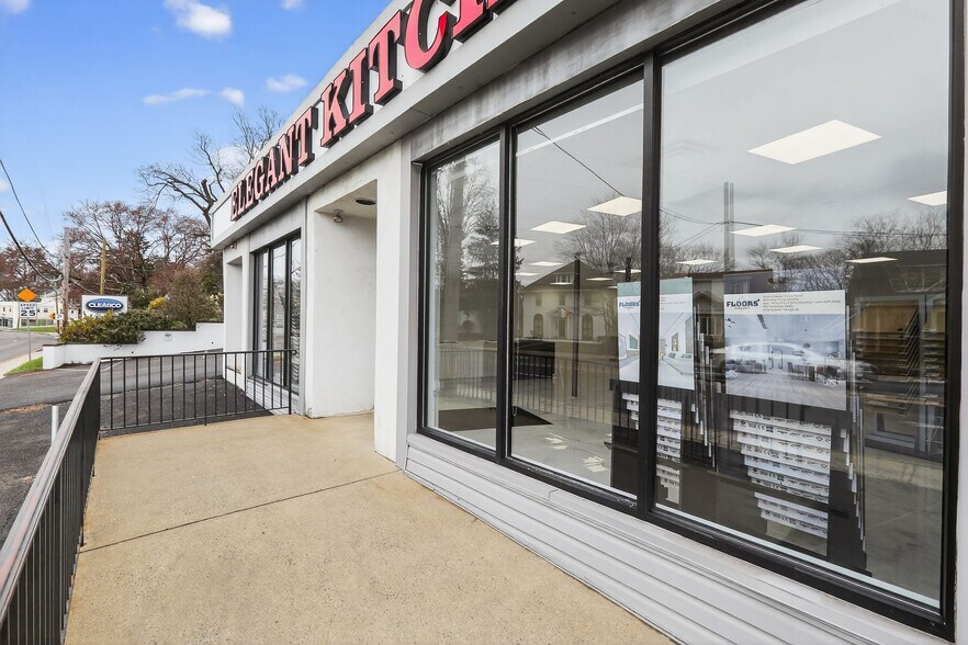 More Photos Of 13 N York Rd, Willow Grove Freestanding For Lease