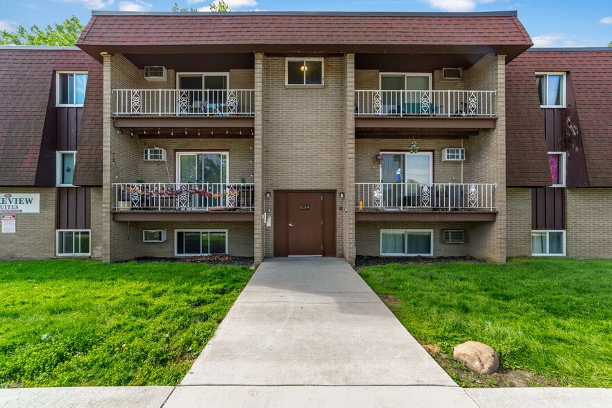 Primary Photo Of 5216 E Lake Rd, Sheffield Lake Apartments For Sale