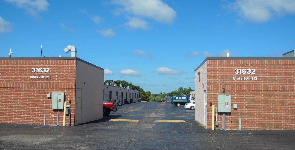 More Photos Of 31632 N Ellis Dr, Volo Warehouse For Lease