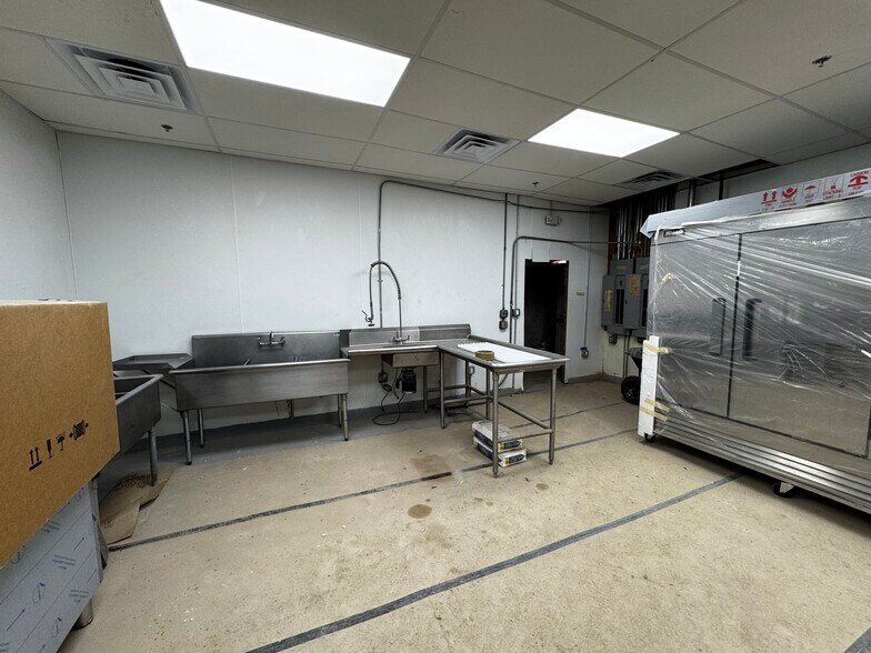More Photos Of 1100 Main St, Newberry Restaurant For Sale