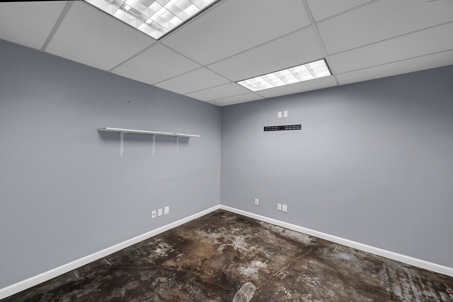 More Photos Of 7510 Lawndale St, Houston Warehouse For Sale