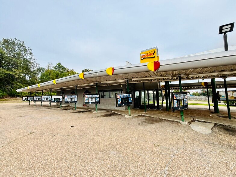 More Photos Of 210 W Calhoun St, Bruce Fast Food For Sale