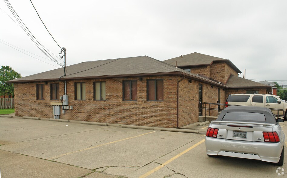 More Photos Of 2915 3rd Ave, Huntington Medical For Sale