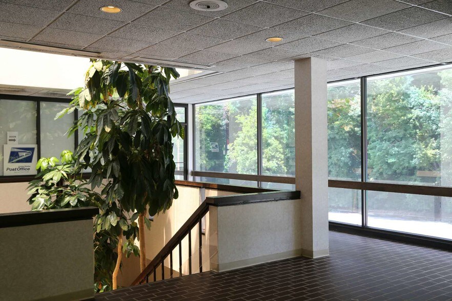 More Photos Of 5040 Snapfinger Woods Dr, Decatur Medical For Lease