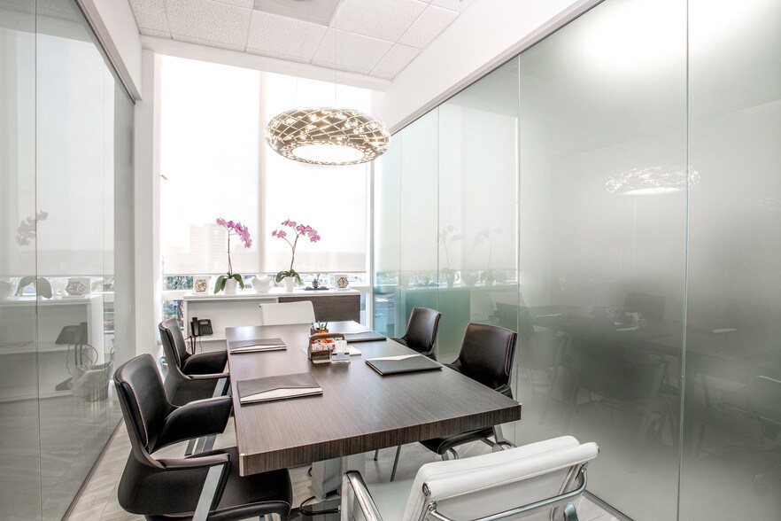 More Photos Of 20200 W dixie Hwy, Aventura Medical For Sale