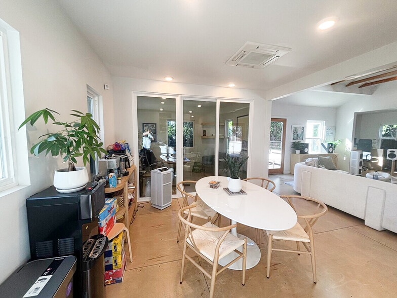 More Photos Of 3360 S Robertson Blvd, Los Angeles Loft Creative Space For Lease