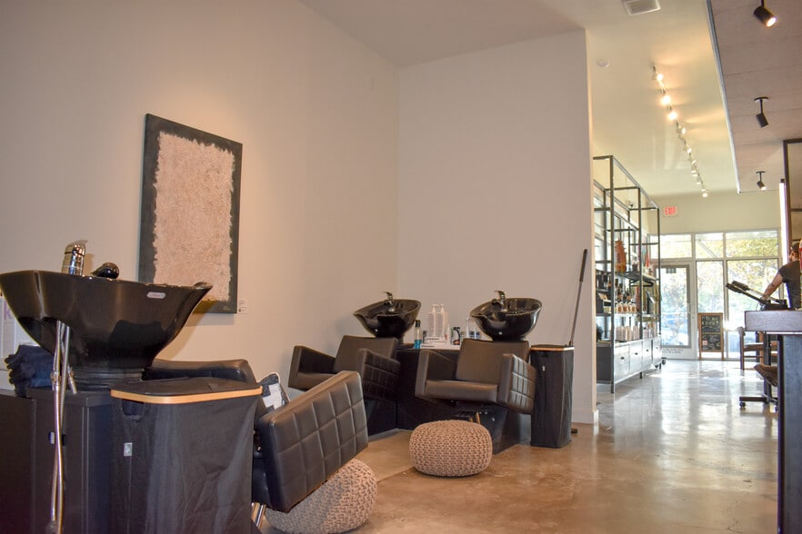 More Photos Of 1632 S 1st St, Austin Office For Lease