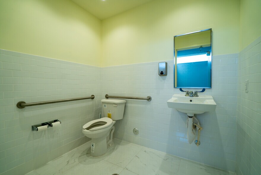 More Photos Of 6212 NE 4th Ct, Miami Storefront Retail Office For Lease