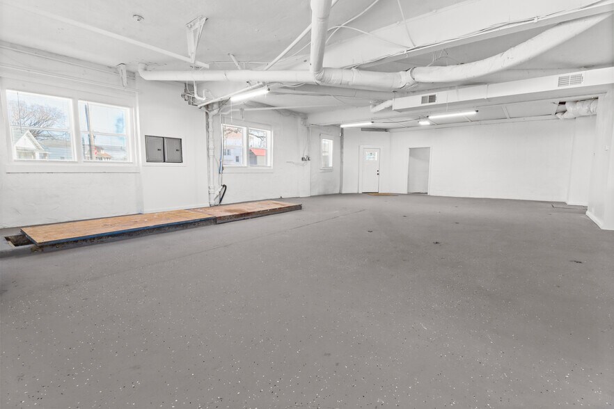 More Photos Of 1630 N Granville Ave, Muncie General Retail For Sale