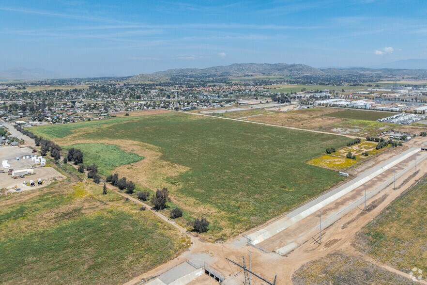 More Photos Of 2650 Sherman Rd, Menifee Distribution For Lease