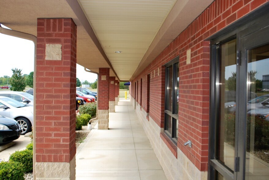 More Photos Of 404 W Air Park Dr, Muncie Medical For Sale