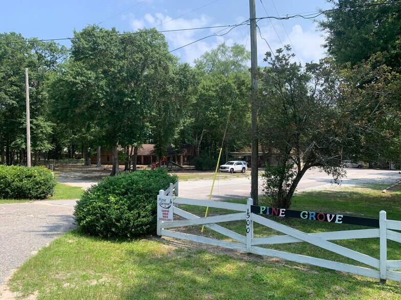 More Photos Of 1500 Chestnut Rd, Elgin Specialty For Sale