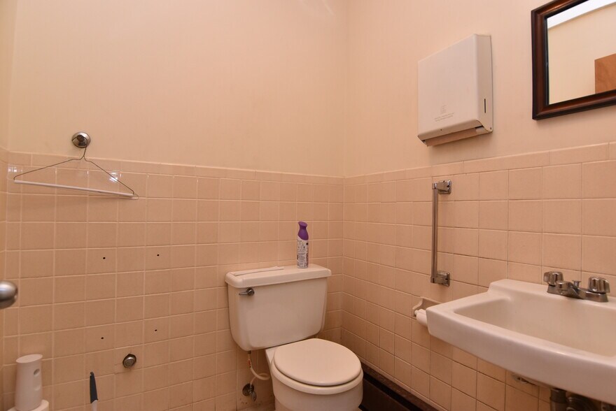 More Photos Of 125 Causey Ave, Milford Office For Sale