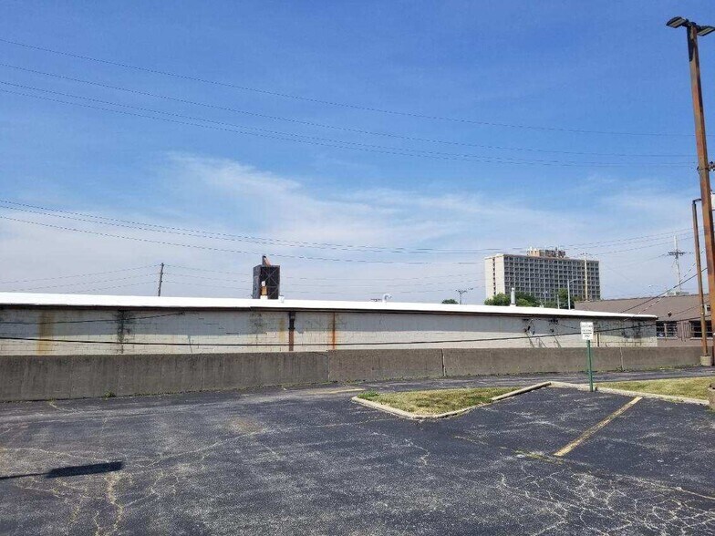 More Photos Of 1015 State Ave, Kansas City Showroom For Lease