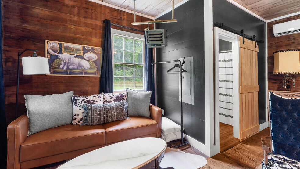 More Photos Of 1010 Conway St, Washington Specialty For Sale