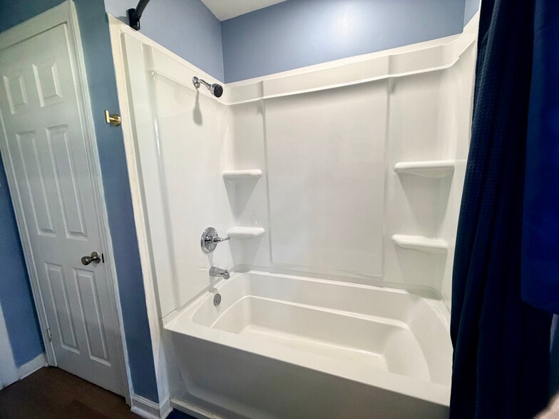 More Photos Of 1400 Pearman Dairy Rd, Anderson Office For Sale