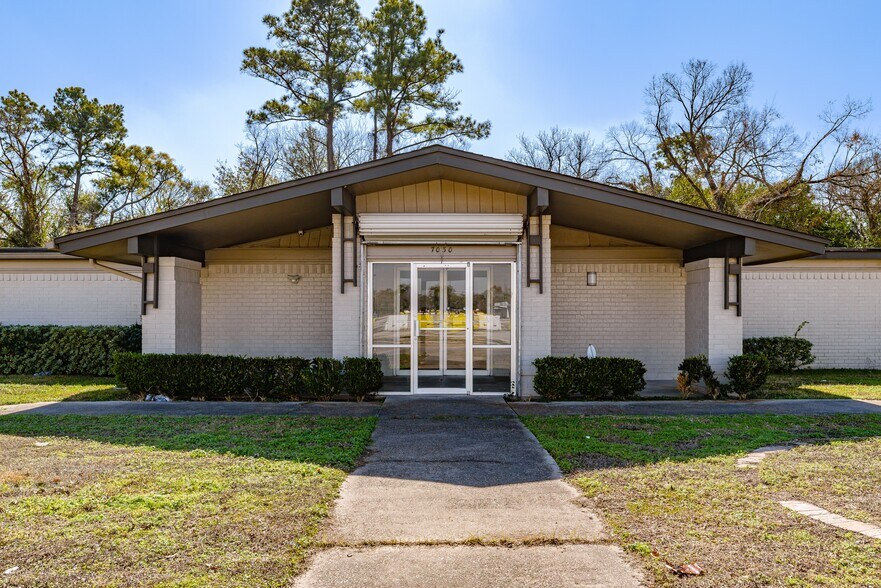 More Photos Of 7030 Bretshire Dr, Houston Medical For Sale