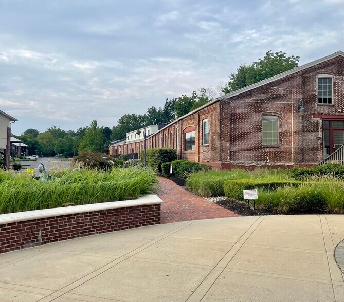 More Photos Of 500-580 Union Square Dr, New Hope Office For Lease