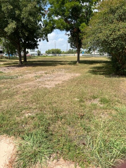 More Photos Of 16303 New Ann St, Cypress Land For Lease