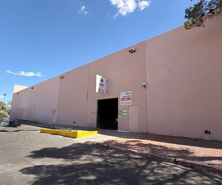 More Photos Of 4580 W Sahara Ave, Las Vegas General Retail For Lease