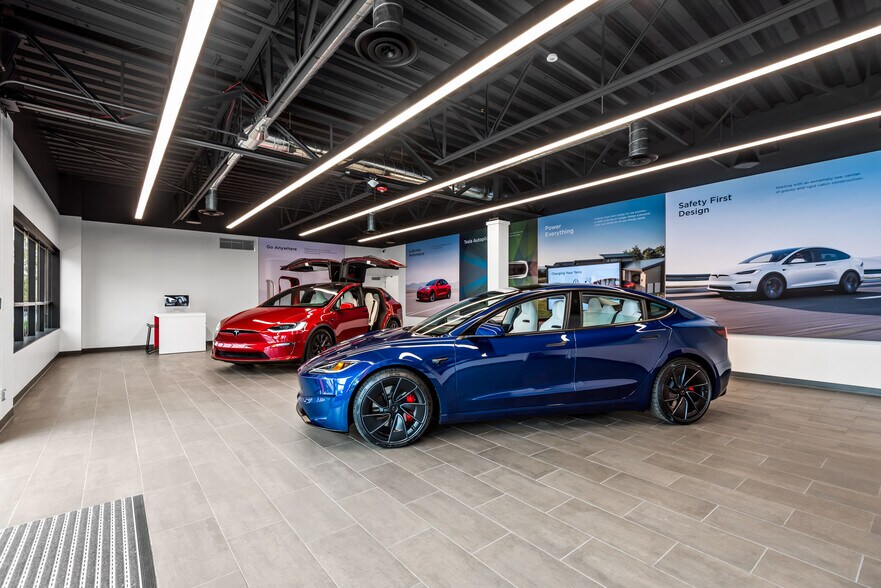 More Photos Of 2000 Corporate Center Dr, Thousand Oaks Service For Sale