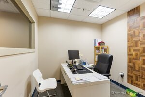 More Photos Of 454-456 Park St, Hartford Showroom For Lease