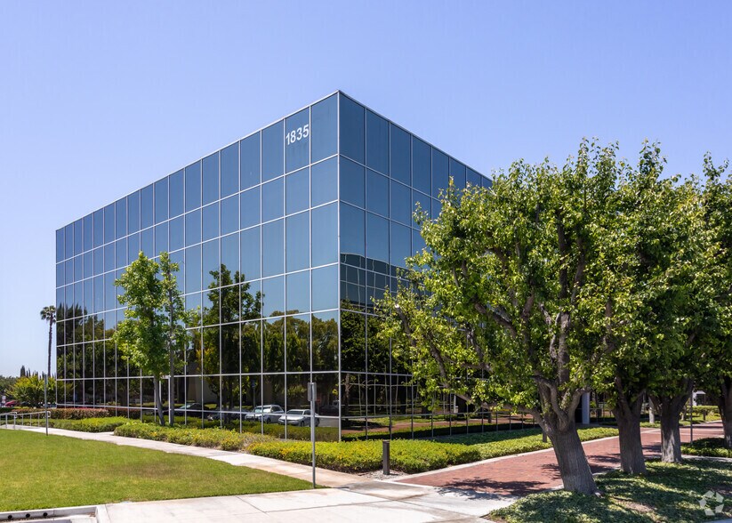 More Photos Of 1915 W Orangewood Ave, Orange Unknown For Lease