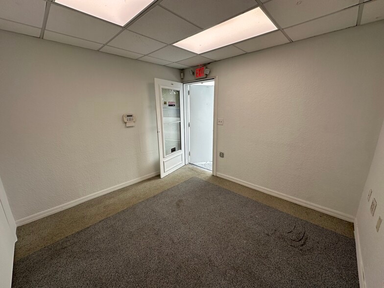 More Photos Of 5751 Dawson St, Hollywood Warehouse For Lease