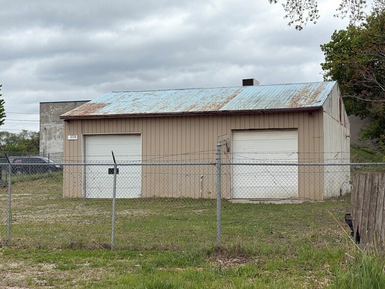 Primary Photo Of 3715 Russell St, Windsor Industrial For Sale
