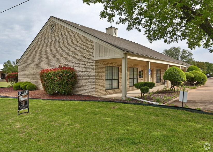 Primary Photo Of 600 S Harbor Ct, Granbury Office For Lease