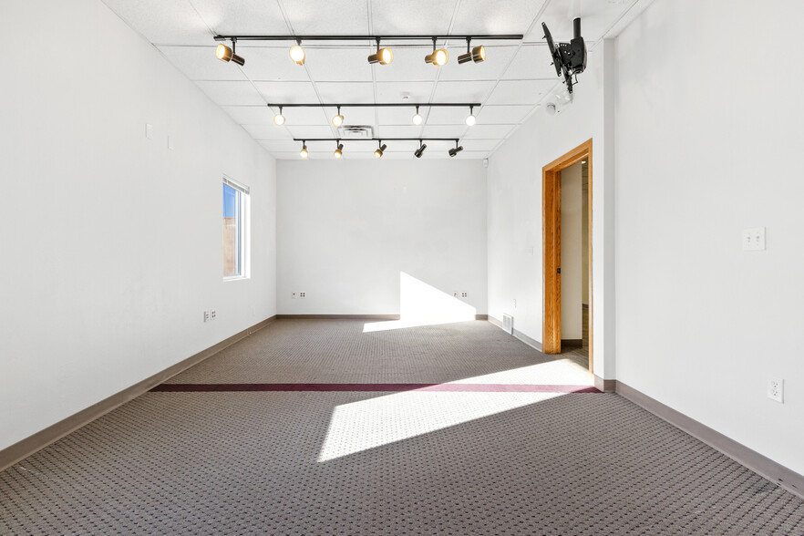 More Photos Of 1496 Bellevue St, Green Bay Office For Lease