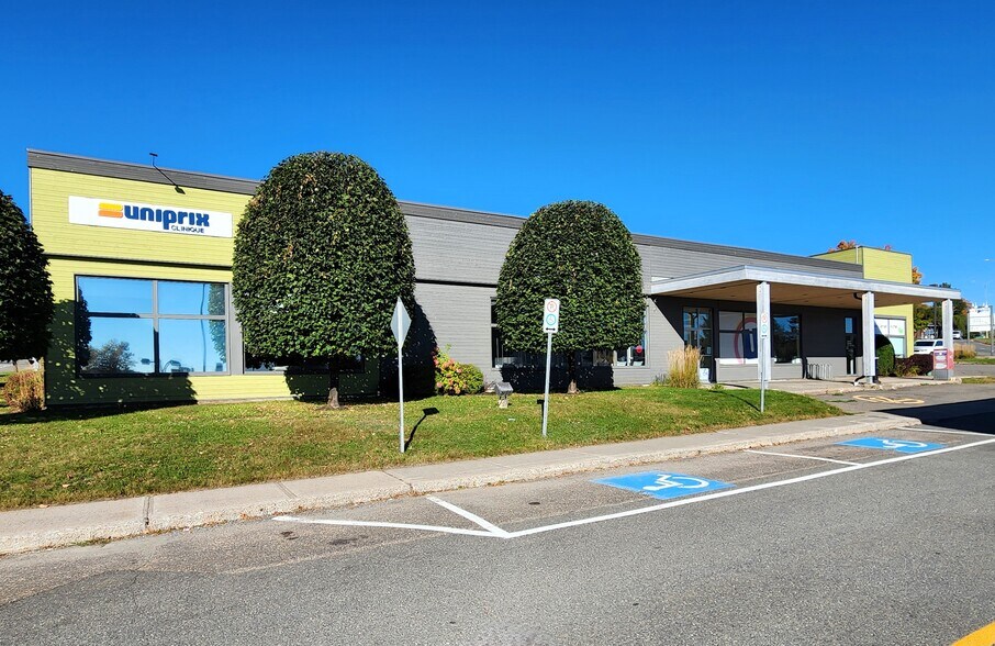 More Photos Of 16 Rue Saint-Paul O, Sainte-agathe-des-monts Healthcare For Lease