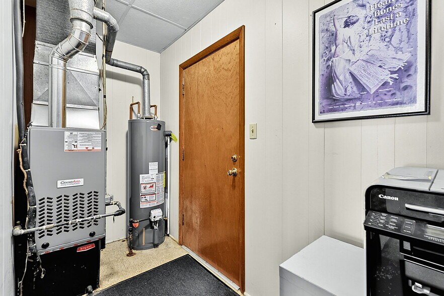 More Photos Of 7102 E Pendleton Pike, Indianapolis Office For Sale