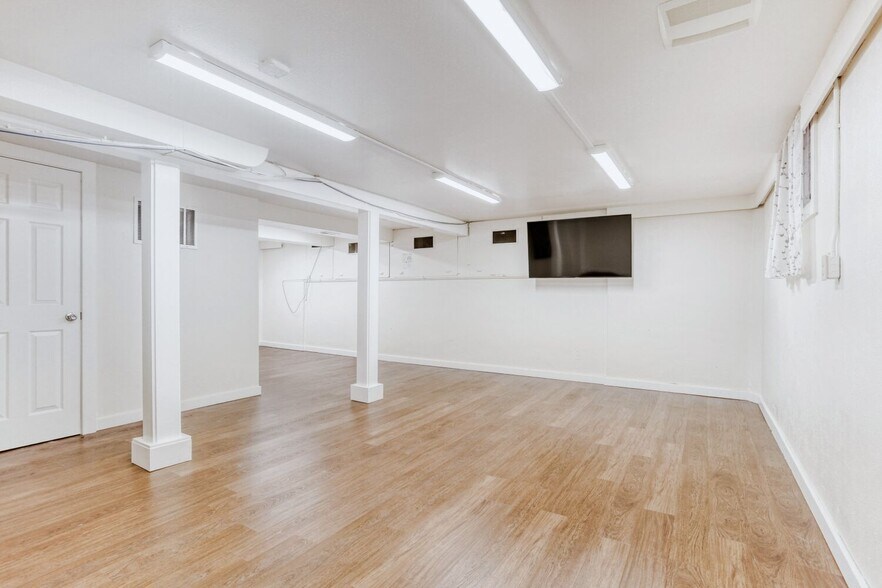 More Photos Of 2020 NE 102nd Ave, Portland Medical For Sale