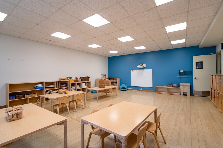More Photos Of 297-299 N 7th St, Brooklyn Schools For Lease