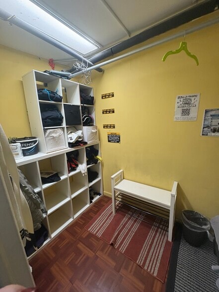 More Photos Of 8022 Northern Blvd, Jackson Heights Storefront For Lease