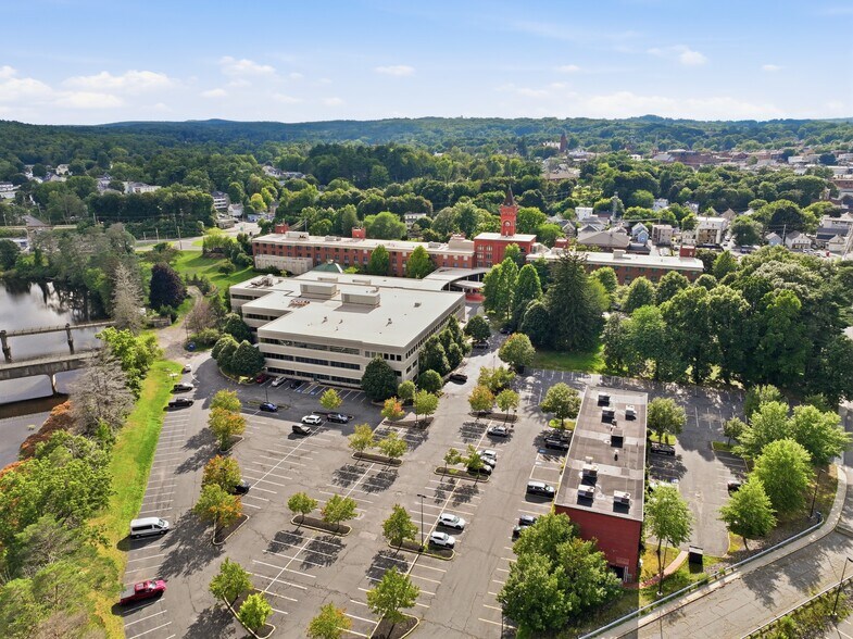 More Photos Of 14 Mechanic St, Southbridge Hotel For Sale