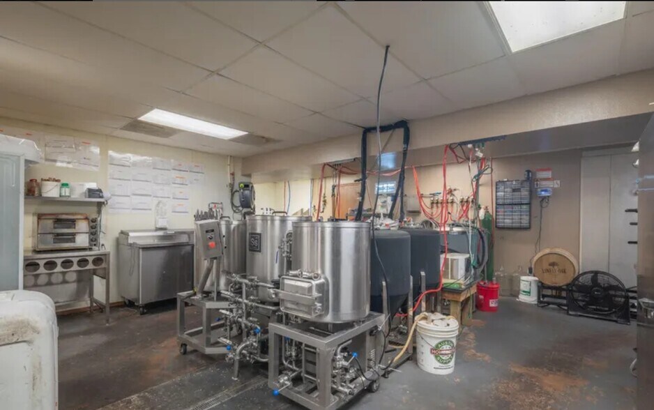 More Photos Of 1107 Cherokee Ave, Seneca Restaurant For Sale