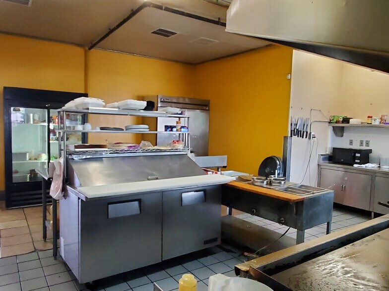 More Photos Of 5901 Gibson Blvd SE, Albuquerque Restaurant For Sale