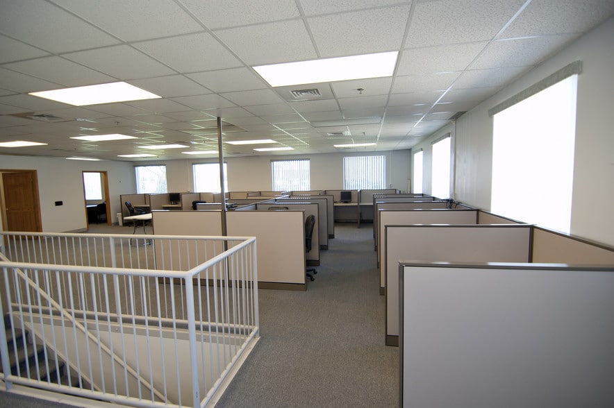 More Photos Of 95-101 Arco Dr, Saint Charles Warehouse For Sale
