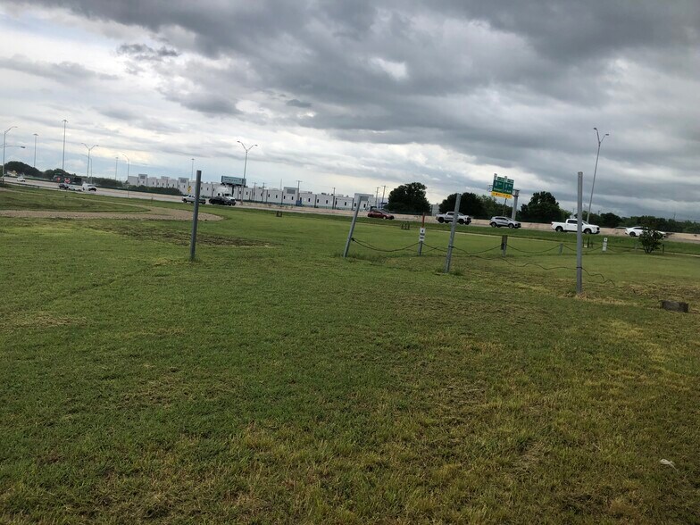 More Photos Of 9225 S R L Thornton Fwy, Dallas Land For Lease
