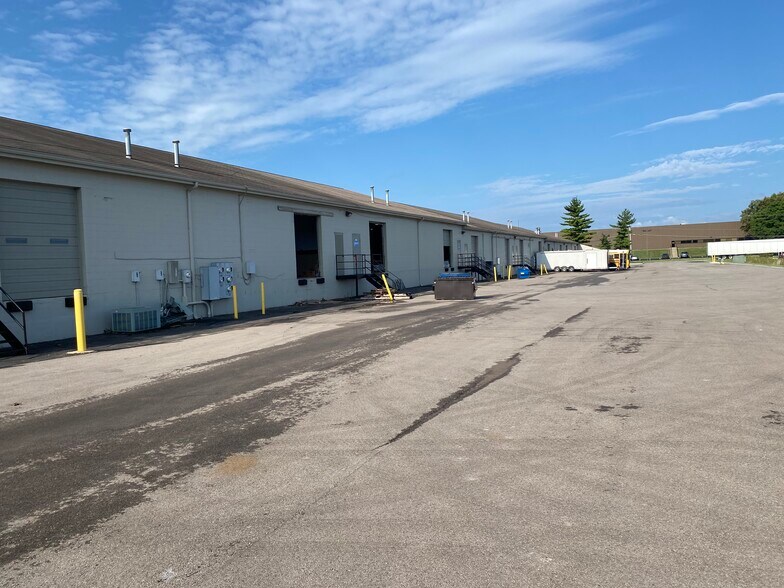 More Photos Of 9840-9866 Crescent Park Dr, West Chester Light Manufacturing For Lease